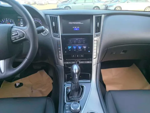 Infiniti Q50L