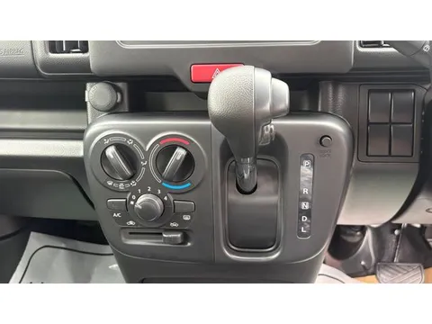 Nissan Clipper Van
