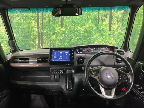 Honda N-BOX Custom