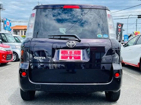 Toyota Sienta
