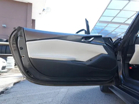 Mazda MX-5 (Roadster)