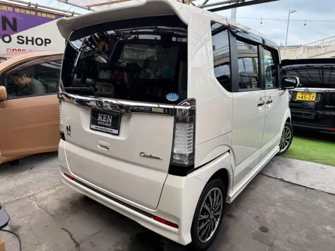 Honda N-BOX Custom