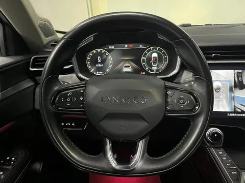 Lynk & Co 01