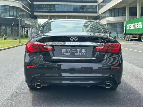 Infiniti Q70