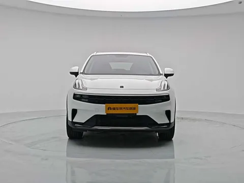Lynk & Co 06