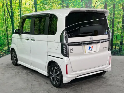 Honda N-BOX Custom