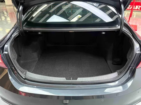 Chevrolet Malibu XL