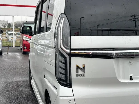Honda N-BOX Custom