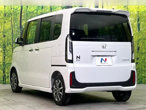 Honda N-BOX Custom