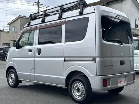 Mitsubishi Minicab Van