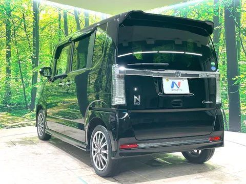 Honda N-BOX Custom
