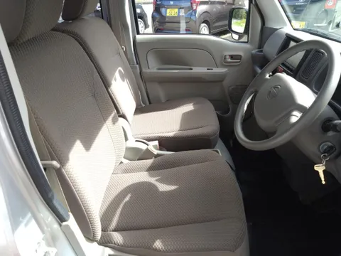 Nissan Clipper Van