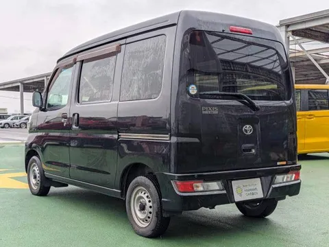 Toyota Pixis Van