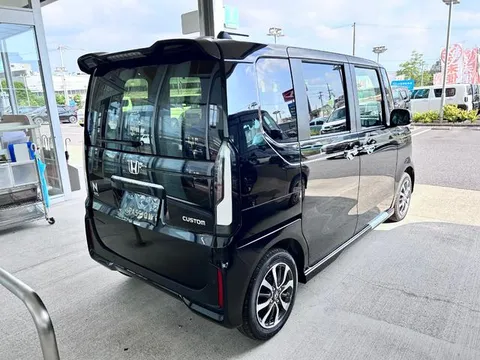 Honda N-BOX Custom