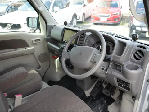 Mitsubishi Minicab Van