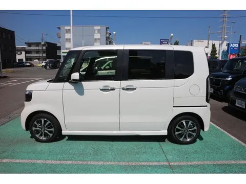 Honda N-BOX Custom