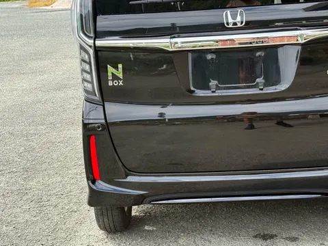 Honda N-BOX Custom