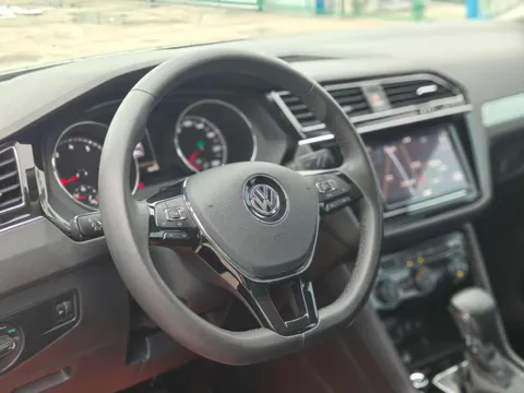 Volkswagen Tiguan L