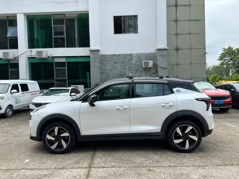 Lynk & Co 06
