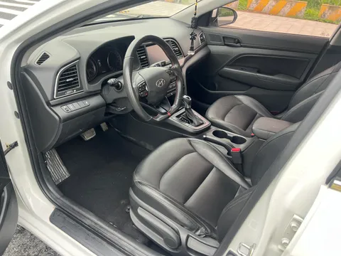 Hyundai Elantra (Avante)