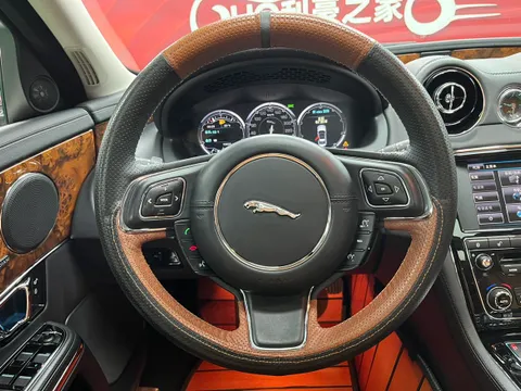 Jaguar XJ