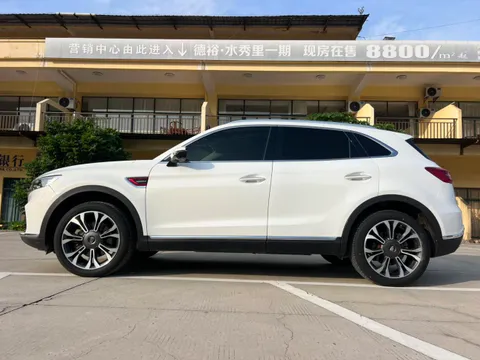 Hongqi HS5