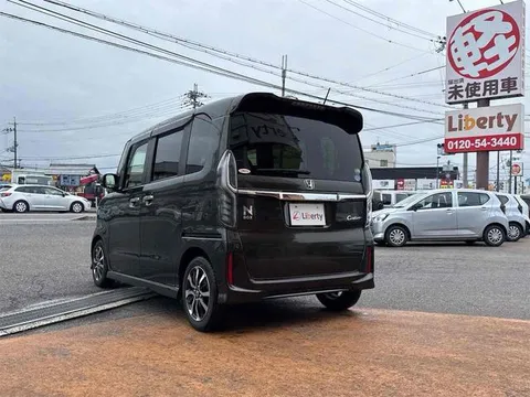 Honda N-BOX Custom