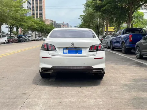 Peugeot 408