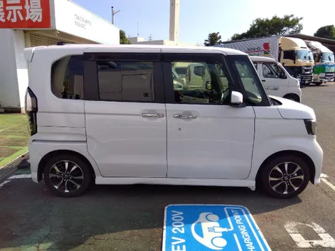 Honda N-BOX Custom