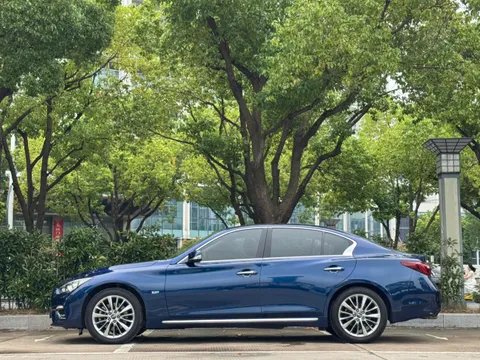 Infiniti Q50L