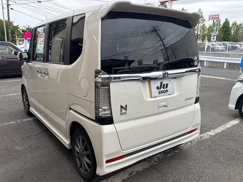 Honda N-BOX Custom