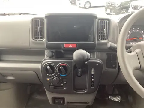 Nissan Clipper Van