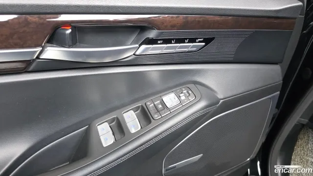 Genesis G90 (EQ900)