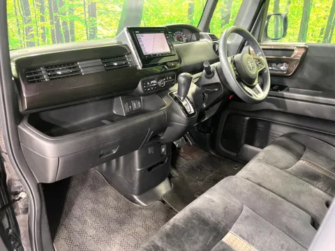 Honda N-BOX Custom