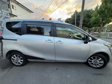 Toyota Sienta