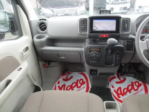 Nissan Clipper Van