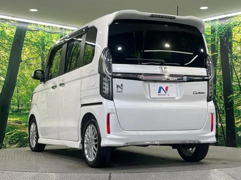 Honda N-BOX Custom