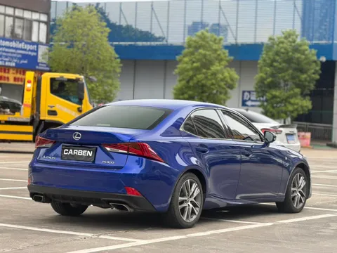 Lexus IS
