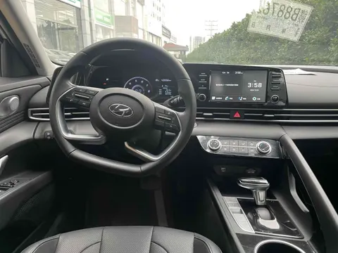 Hyundai Elantra (Avante)
