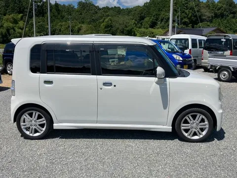 Toyota Pixis Space