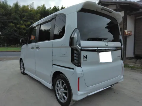Honda N-BOX Custom