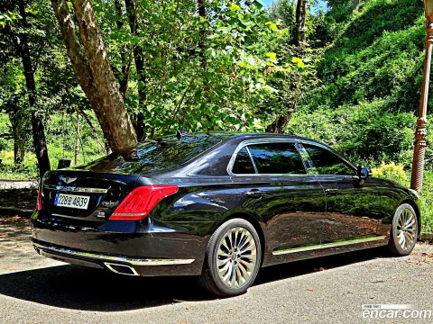 Genesis G90 (EQ900)