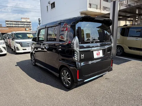 Honda N-BOX Custom