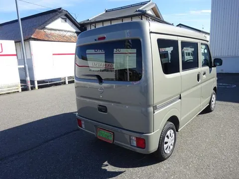 Nissan Clipper Van