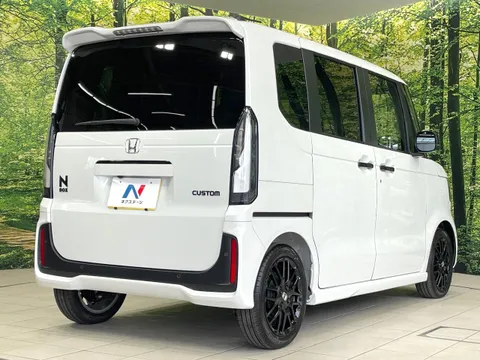 Honda N-BOX Custom