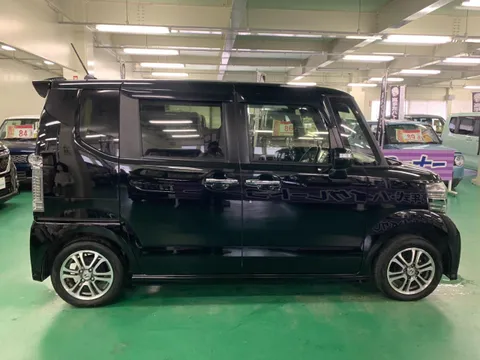 Honda N-BOX Custom