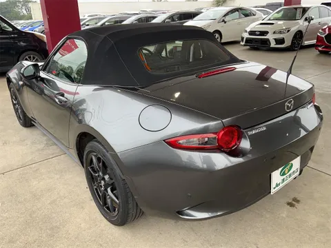 Mazda MX-5 (Roadster)