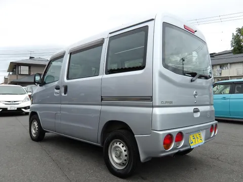Nissan Clipper Van