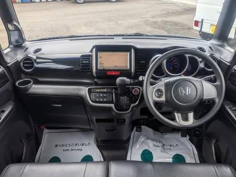 Honda N-BOX Custom