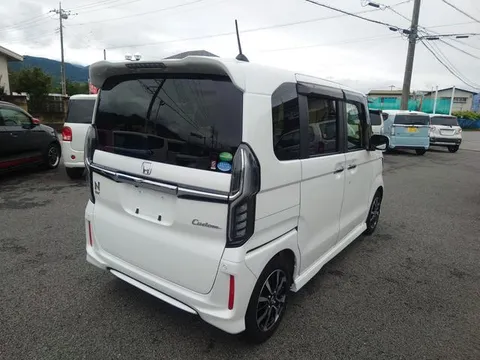 Honda N-BOX Custom